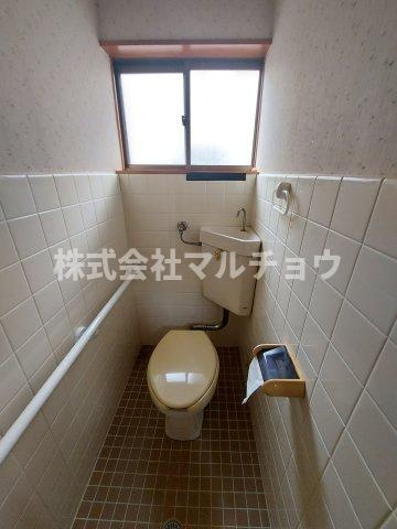 芙蓉台戸建てのトイレ|ゆったりとした空間のトイレです