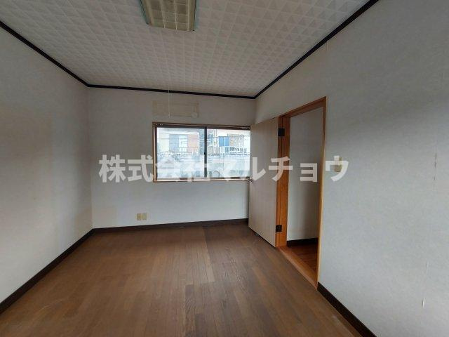 芙蓉台戸建ての洋室|落ち着いた色調の洋室です