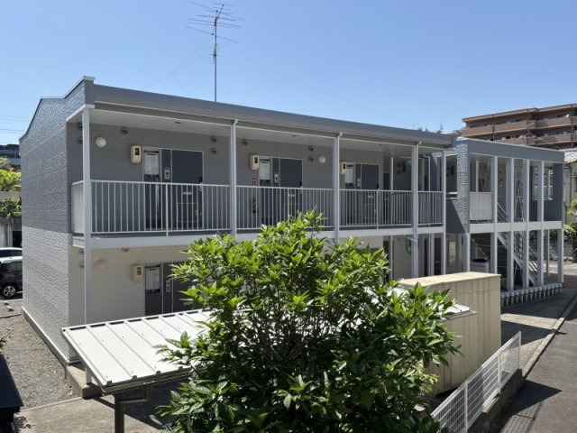 レオパレスメイプル宮島の外観|落ち着いた雰囲気の外観です