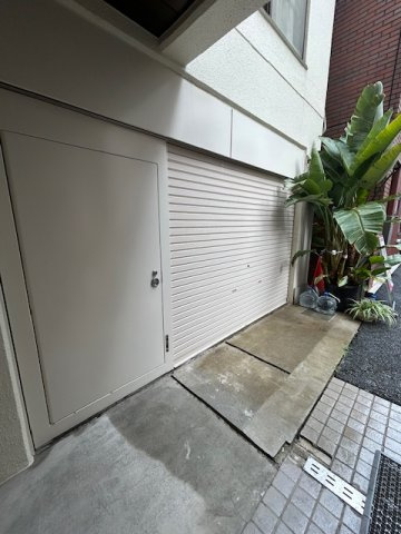 エスポワール東神田ビルのエントランス