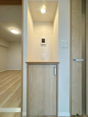 【セキュリティ】 | サンライフ三萩野A棟☆仲介手数料無料☆ | 【TVモニター付インターホン】来客を映像で確認できる安心の防犯設備。セキュリティ重視の方にもご満足いただける、安全な暮らしをサポートする住まいです。