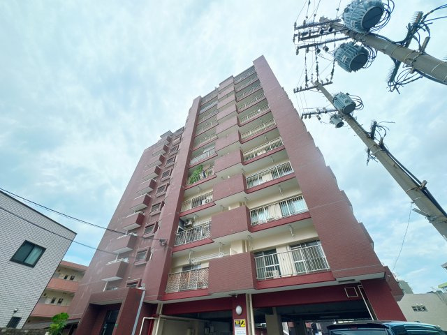 【外観】 | サンライフ三萩野A棟☆仲介手数料無料☆ | モノレール香春口三荻野駅も徒歩圏内で、小倉中心部へのアクセスもスムーズな好立地！周辺にはお買い物施設や飲食店、医療機関なども充実しており、日々の生活が大変便利な、暮らしやすいロケーションです。