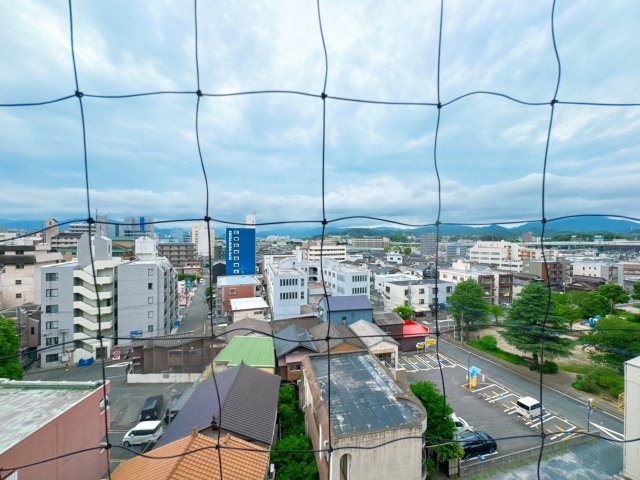 【展望】 | サンライフ三萩野A棟☆仲介手数料無料☆ | 高い建物が少なく、心地よい風と陽光が舞い込む開放的なロケーション。周囲の視線を気にせずのびのびと過ごせる希少な住環境です。