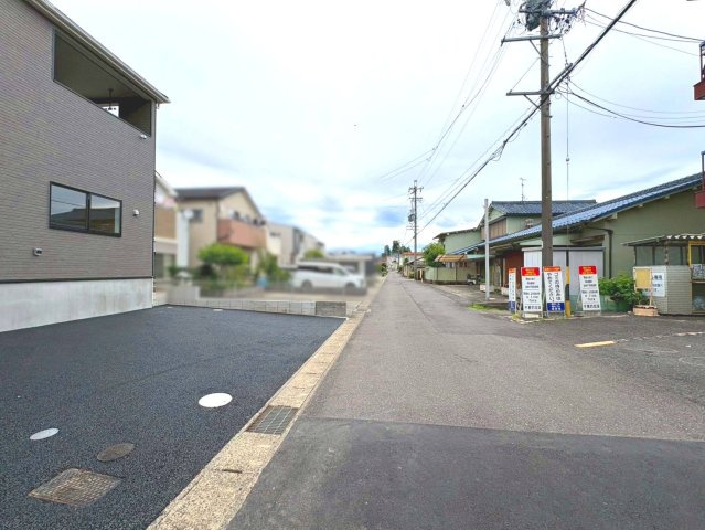 クワイエ　各務原市鵜沼朝日町第6　全2区画分譲の前面道路含む現地写真|■前面道路　■ヤマダ不動産　株式会社リライフ　
■夢のマイホーム購入をフルサポートします！