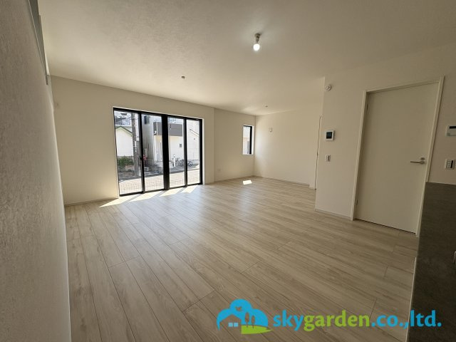 藤沢市石川２期　新築戸建　全３棟４号棟の居間・リビング|約19.7帖のLDK