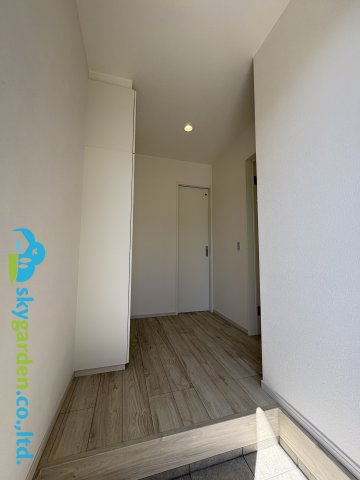 藤沢市石川２期　新築戸建　全３棟４号棟の玄関|きれいな玄関です