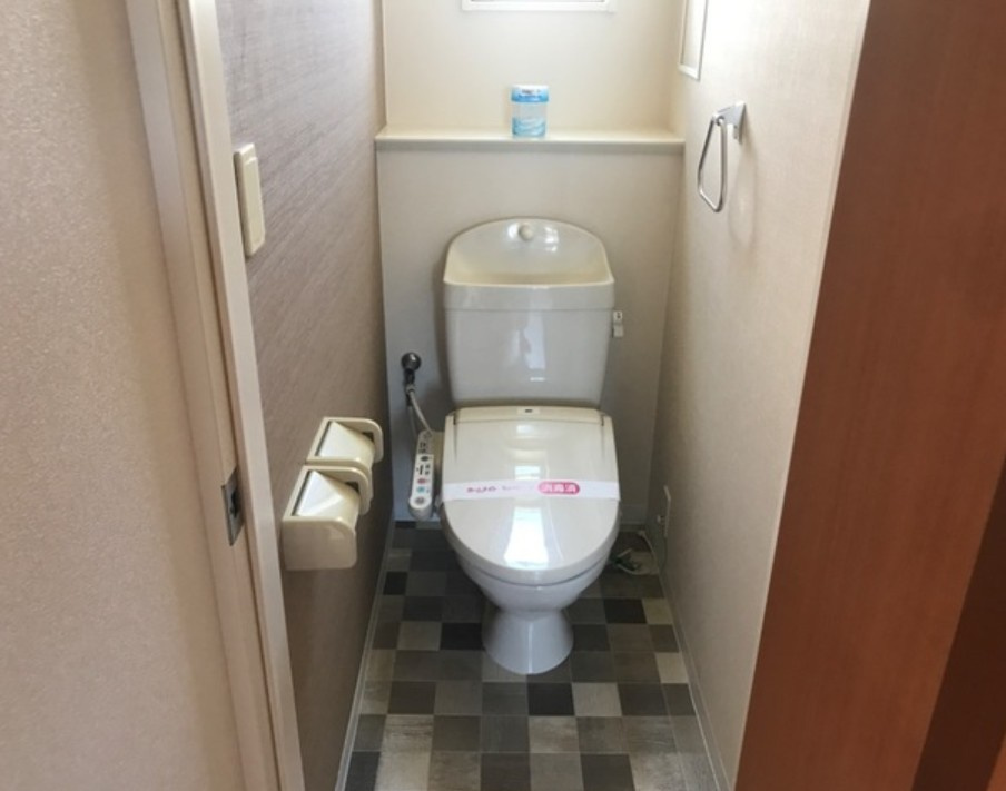 稲城市百村のアパートのトイレ
