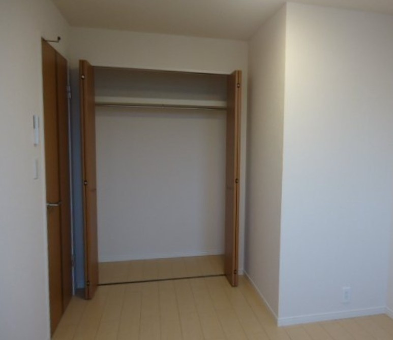 稲城市百村のアパートの収納