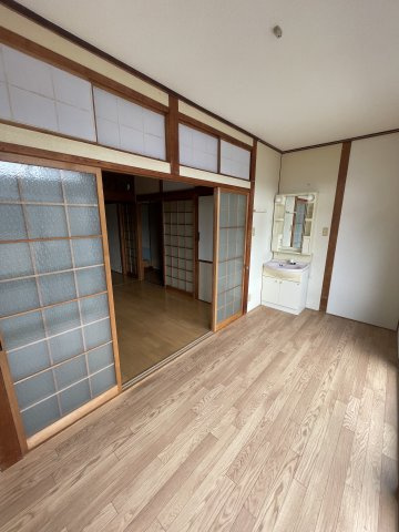 三田ハイツ２階Ｂの居間・リビング