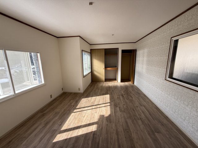 2026/2/1NEW　戸建　高山市江名子町　1500万の洋室