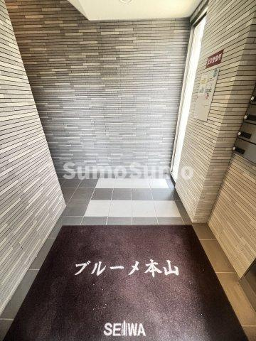 ブルーメ本山のエントランス|毎日通るエントランスはこのようになっています
