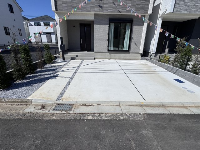 松戸市新松戸６丁目新築戸建【新松戸南小学校：4分】の駐車場|K号棟駐車スペース・並列2台駐車可