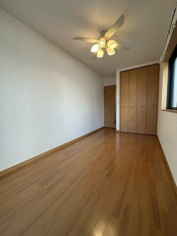 川崎市多摩区西生田５丁目のアパートの寝室