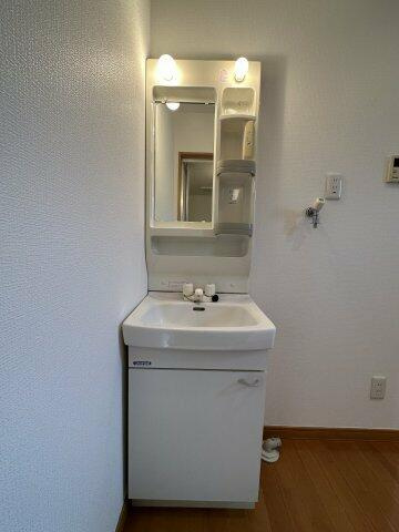 川崎市多摩区西生田５丁目のアパートの洗面所