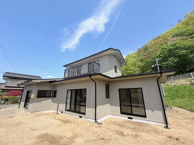 安曇野市明科中川手　中古住宅の外観