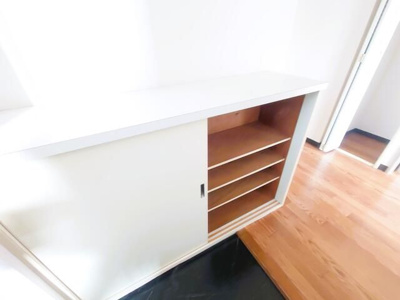 【玄関】 | キャピタルマンション志木 | 収納もある玄関です