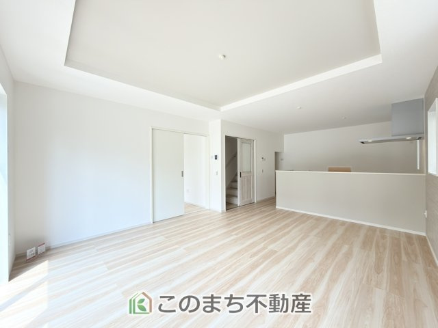 リガーレ宇都宮市緑11期の居間・リビング|オープンでのびやかな空間を生み出す、こだわりの広がりとゆとり。家族と過ごす時間を大切にしたい方にぴったりの明るくゆとりある住空間です。
