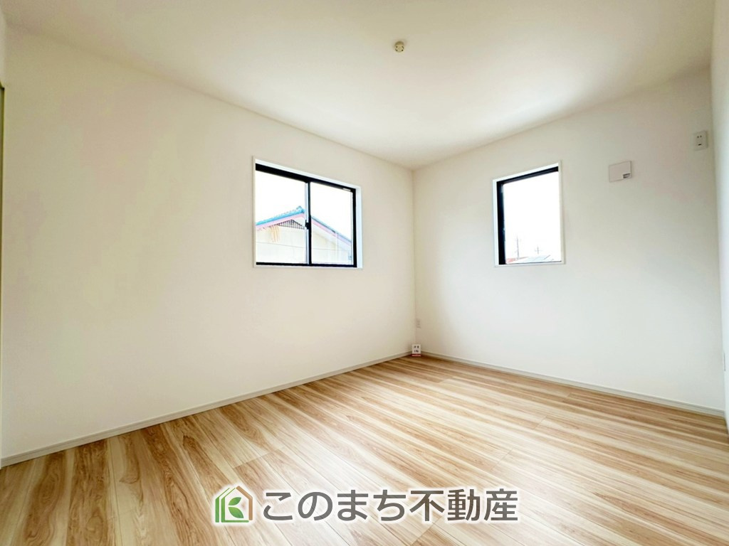 リガーレ宇都宮市緑11期の洋室|採光も確保されたお部屋です。大きいベッドを置いても余裕のあるゆとり空間。
