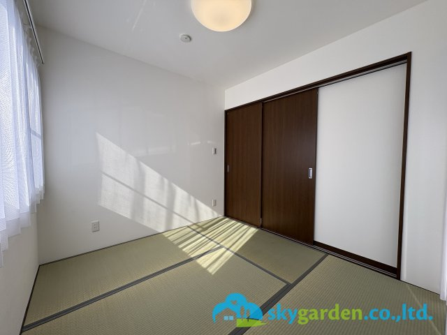 茅ヶ崎市香川四丁目　中古戸建　の和室|リビング隣の和室