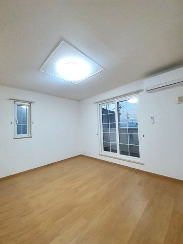 サンライズ芳川Ⅱの居間・リビング