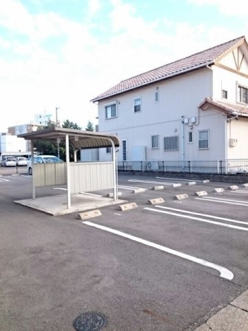 ラフレシール　凉の駐車場
