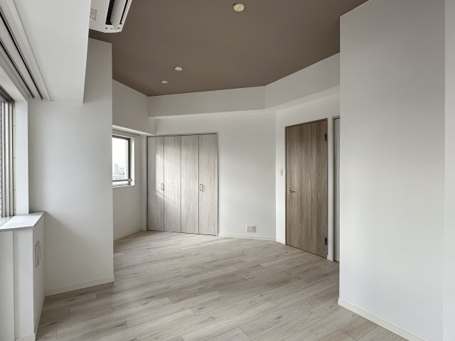 プライムアーバン千住の洋室