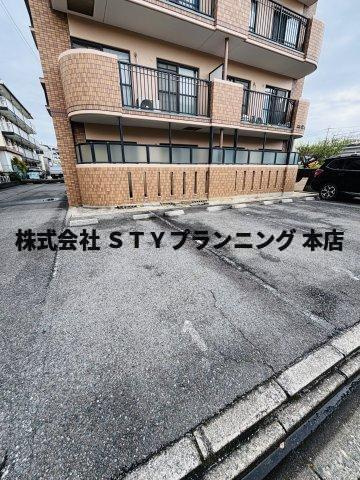 仲介手数料0円！エレガントパレス守山の駐車場
