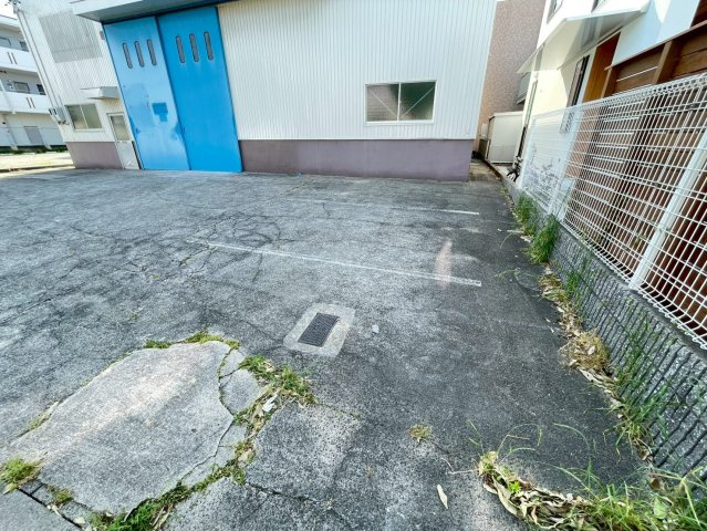 青山５丁目倉庫の駐車場