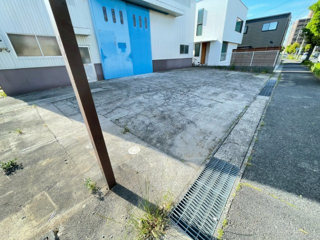 青山５丁目倉庫の駐車場