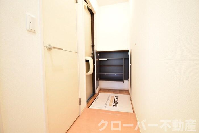 サンハイツ大麻Ｂの玄関|シューズボックス