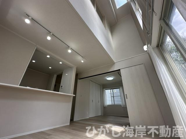 藤沢市鵠沼海岸5丁目　中古戸建のダイニング|新規リフォーム完了！　12帖　吹抜付LDK