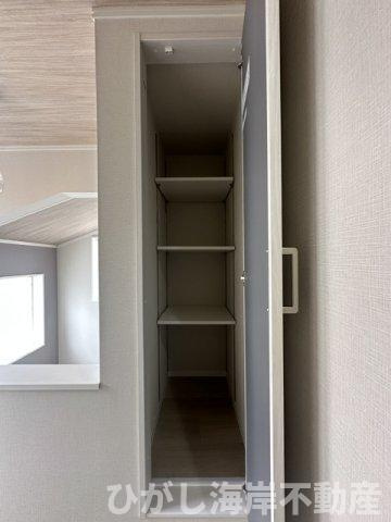 藤沢市鵠沼海岸5丁目　中古戸建の収納|新規リフォーム完了！　２Fホール　収納スペース