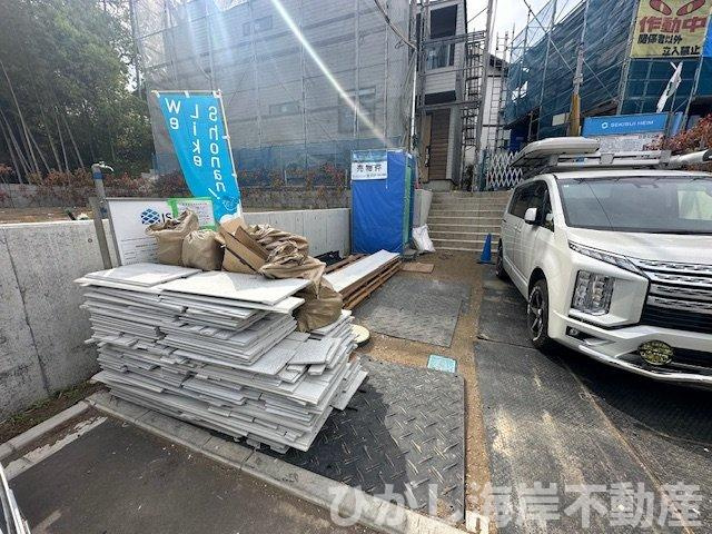 藤沢市鵠沼桜が岡１丁目　新築戸建の駐車場|4月17日撮影　建築中　駐車スペース