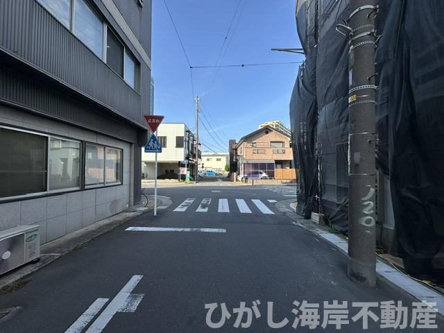 平塚市夕陽ヶ丘　新築戸建　全２棟の前面道路含む現地写真|6月2日撮影　建築中　現地外観