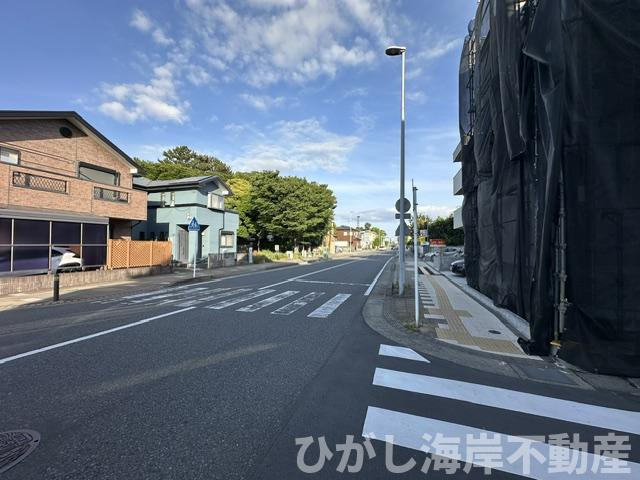 平塚市夕陽ヶ丘　新築戸建　全２棟の前面道路含む現地写真|6月2日撮影　建築中　現地外観