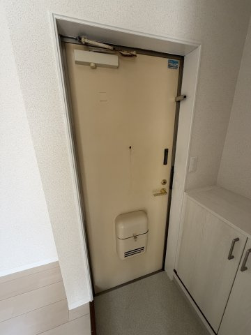 ときわ庄山ハイツの玄関
