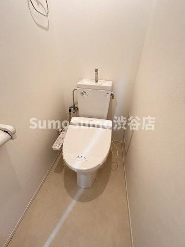 ＥＮ下目黒のトイレ|落ち着いた色調のトイレです