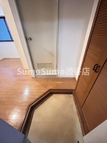 瑞鶯ハイツの玄関|シンプルで使いやすい玄関です