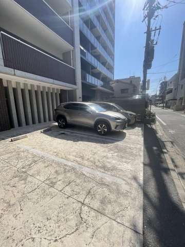 プランドール高砂の駐車場