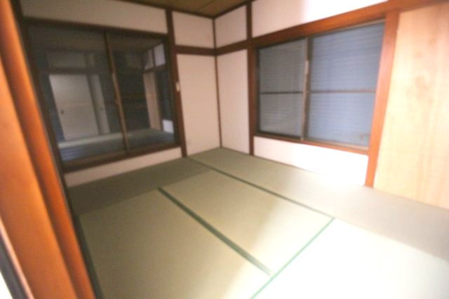 小山市間々田2期の子供部屋|2面採光で明るく風通しの良い和室。くつろぎの時間はもちろん、ご家族の多目的スペースとしても便利です。