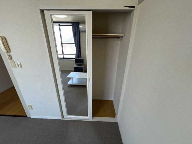 明るい色調の室内です