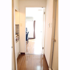明るい色調の室内です