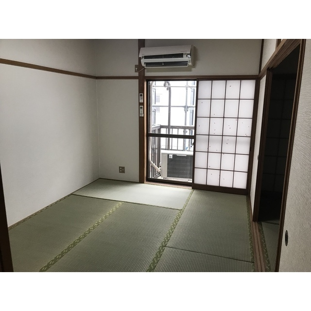 内装は落ち着いています