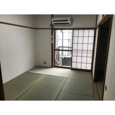 内装は落ち着いています