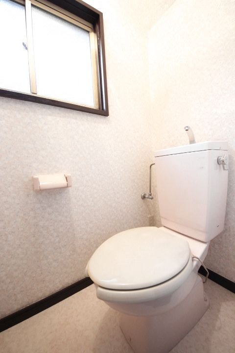 コンパクトで使いやすいトイレです