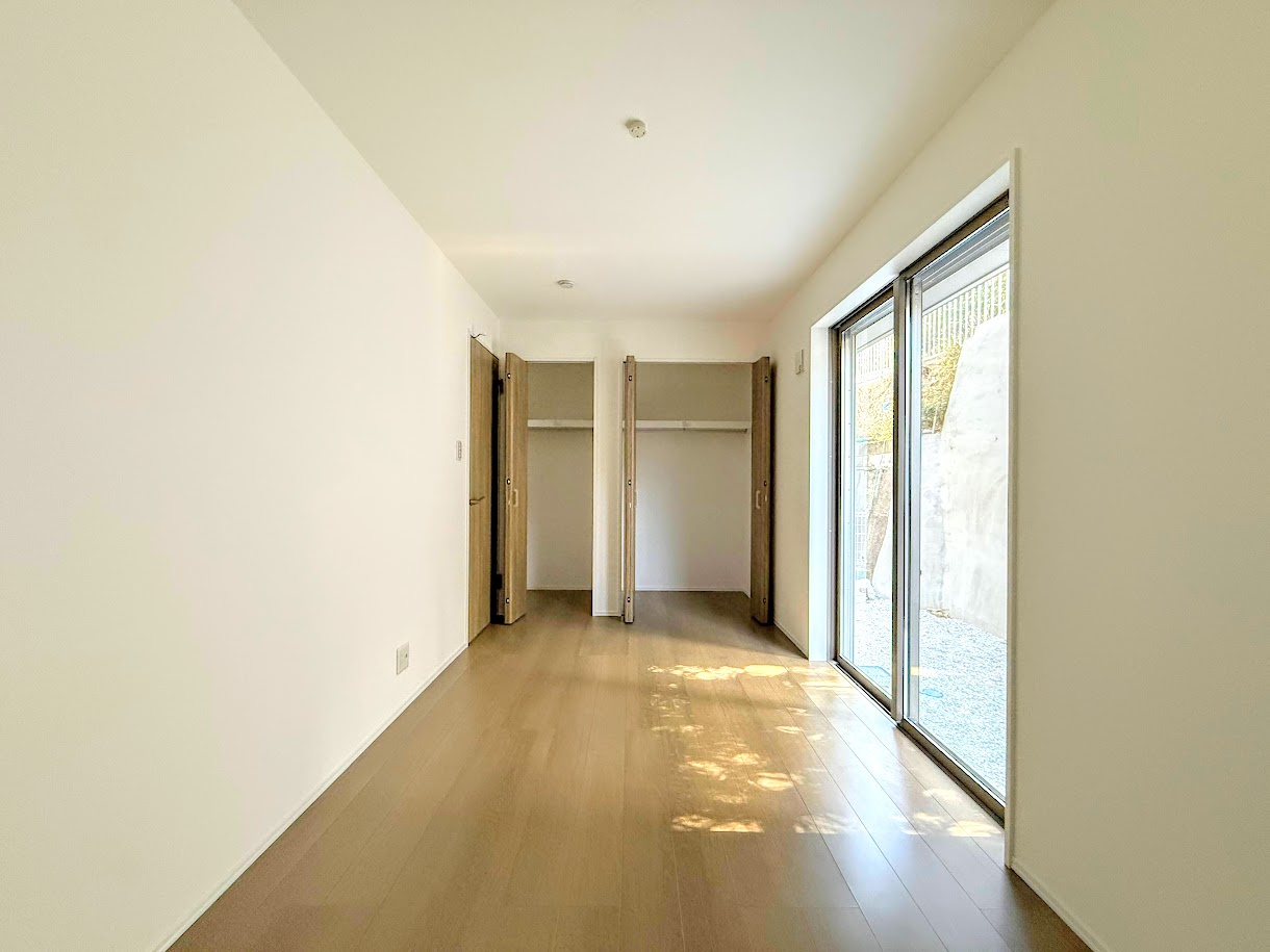 南区六ッ川4丁目　新築戸建て　第3の洋室|◆感性を育むプライベートルームはシンプルでスマートな空間。好みの空間で読書をしたり、音楽を聞いたりと一人の時間も充実したものにできます。
