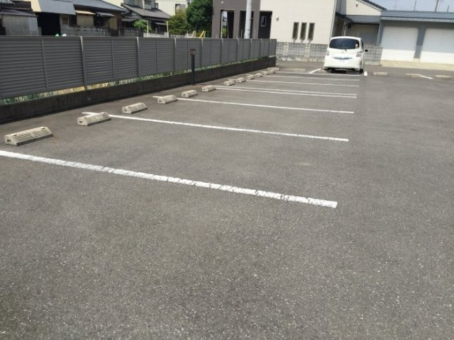 【駐車場】 | メイプルリーフ Ｂ | 駐車場
