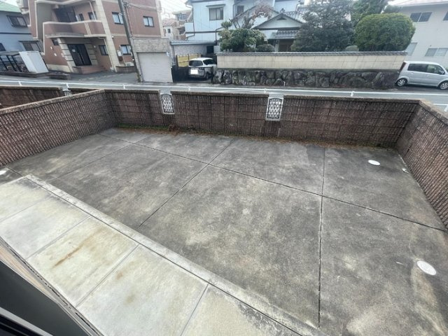 熊本市西区上代８丁目のアパートのバルコニー
