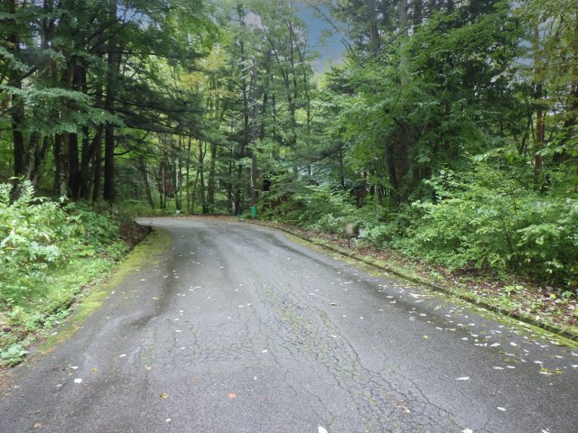 オリンポス三岳⑩の前面道路含む現地写真