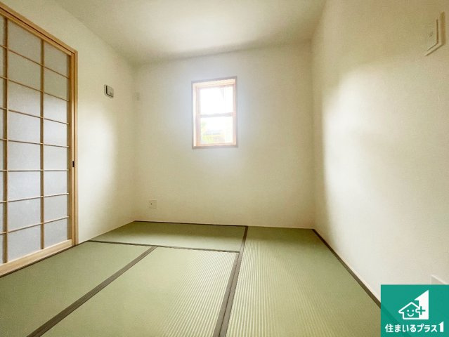 ■神戸市北区君影町　第7期　新築一戸建ての和室|一室あると便利な和室は客間としてだけでなく、小さなお子様のプレイルームや食後のくつろぎスペースとしてもご利用いただけます。収納もついていますので整頓も楽々！